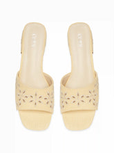 FLOWER CHUNKY HEELED SANDALS