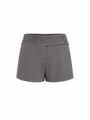 Pantalón corto micro rayas con botones de tiro bajo
