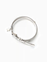 BUCKLE STAR BANGLE