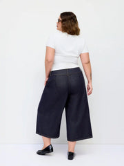 Washed Denim Mid Rise Metal Detail Wide Leg Capri Jeans Curve & Plus