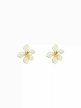 FLORAL STUD EARRINGS