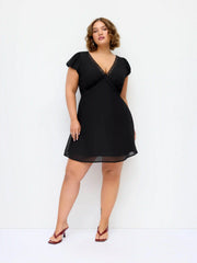 Vestido Mini en línea A con escote en V, manga con volantes y panel de encaje Curvy