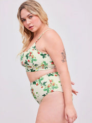 Square Neck Strawberry Graphic Bracelet Bikini Swimsuit With Sarong Curve & Plus