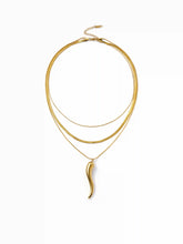 HORN-SHAPED PENDANT LAYERED NECKLACE