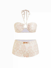 Conjunto de bikini de bandéu con cuello halter, estampado azteca y acanaladuras y pantalones cortos de subida media Curvy