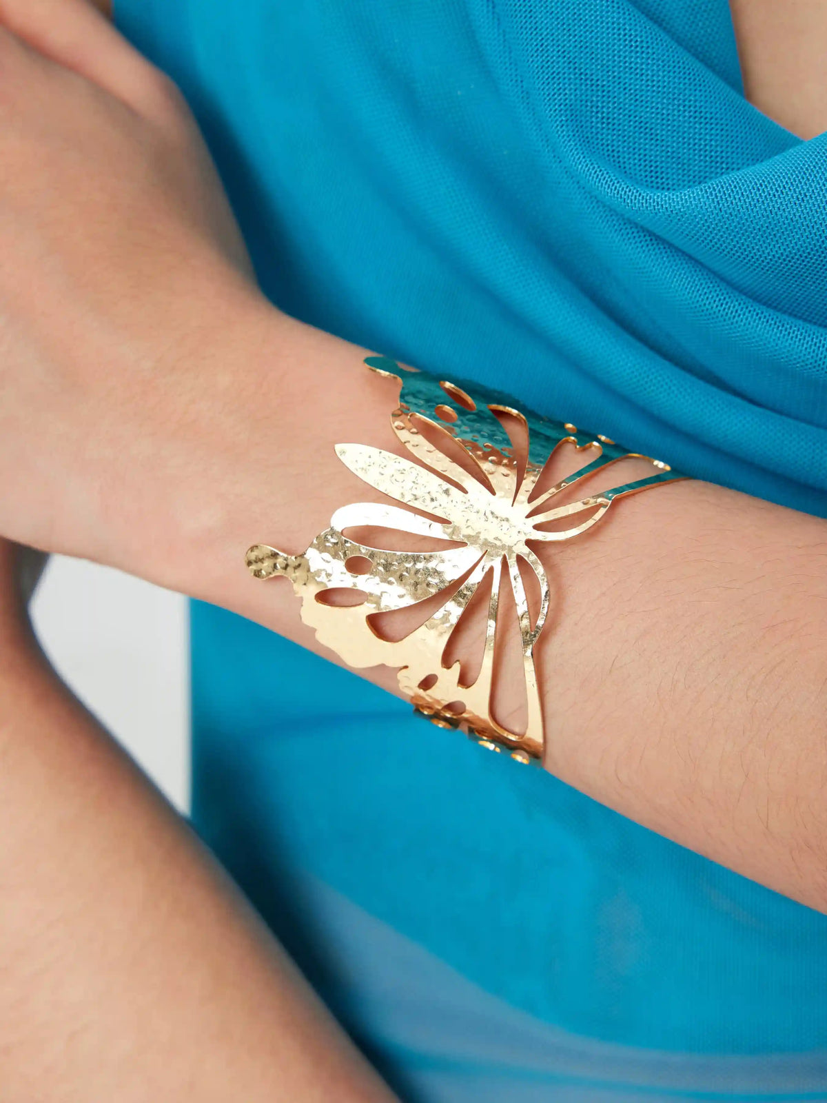 BUTTERFLY ARM OPEN BRACELET