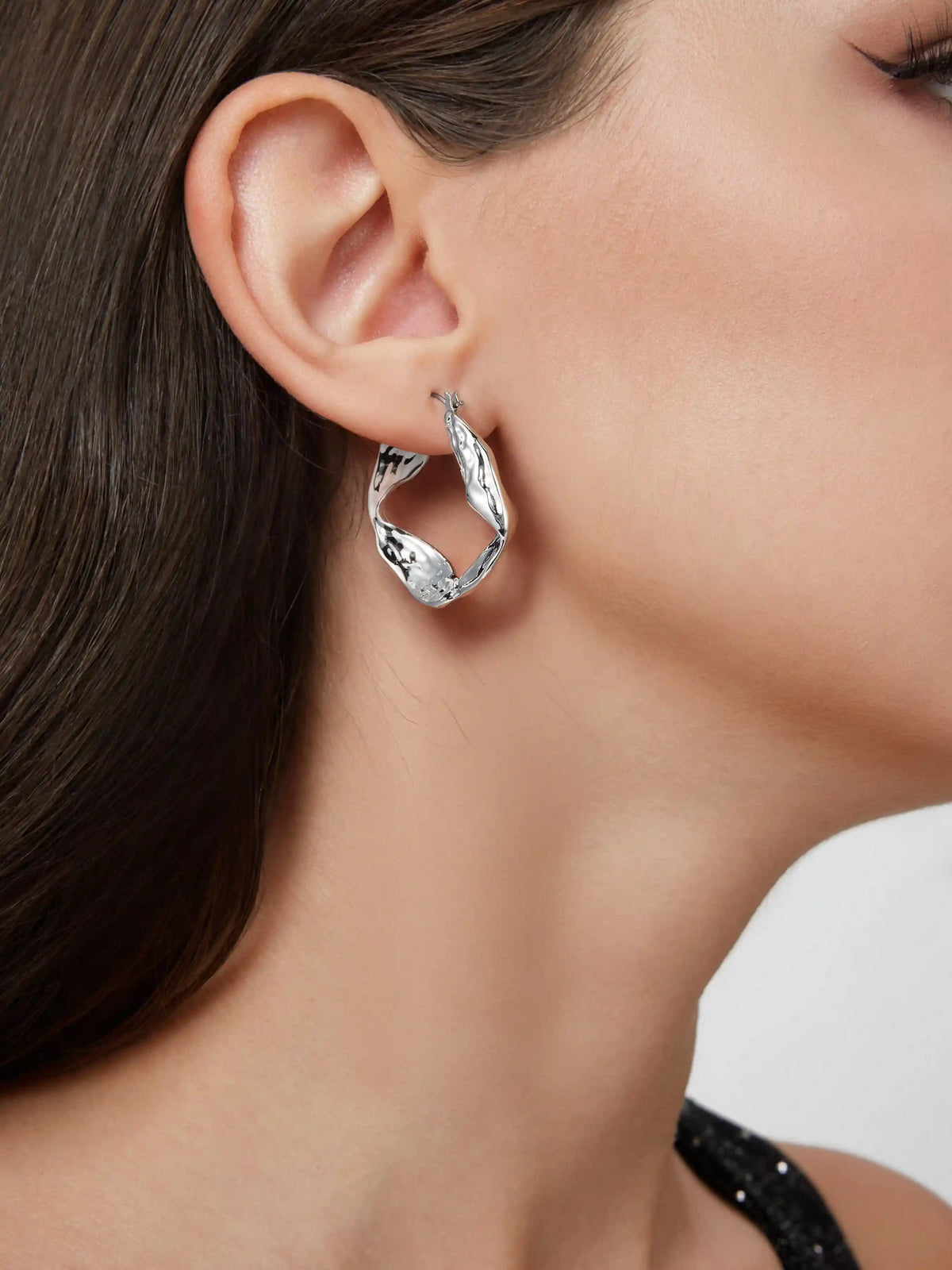 TWISTED HOOP EARRINGS